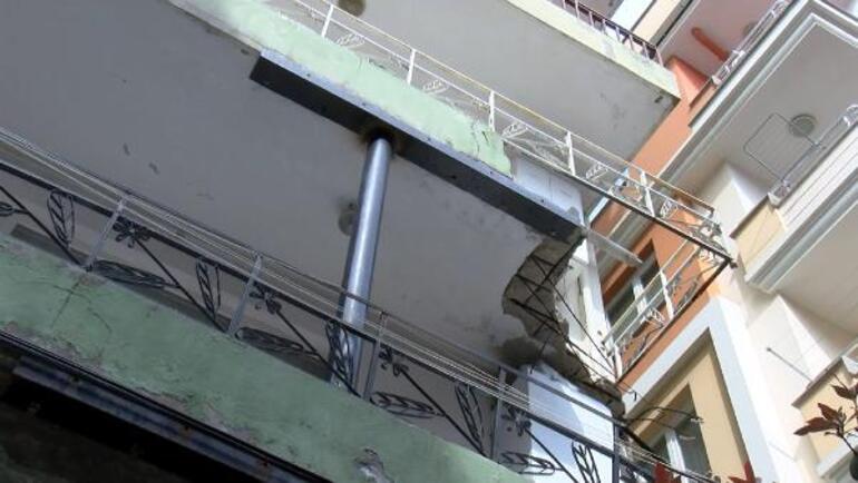 Bahçelievler'de balkonu çöken 45 yıllık bina tahliye edildi