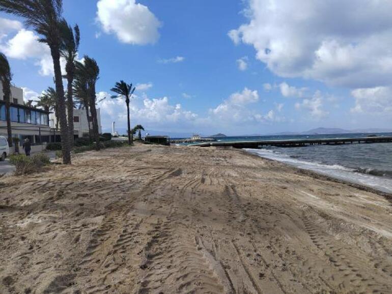 Bodrum'da sahile dökülen beyaz kum belediye ekipleri tarafından kaldırıldı