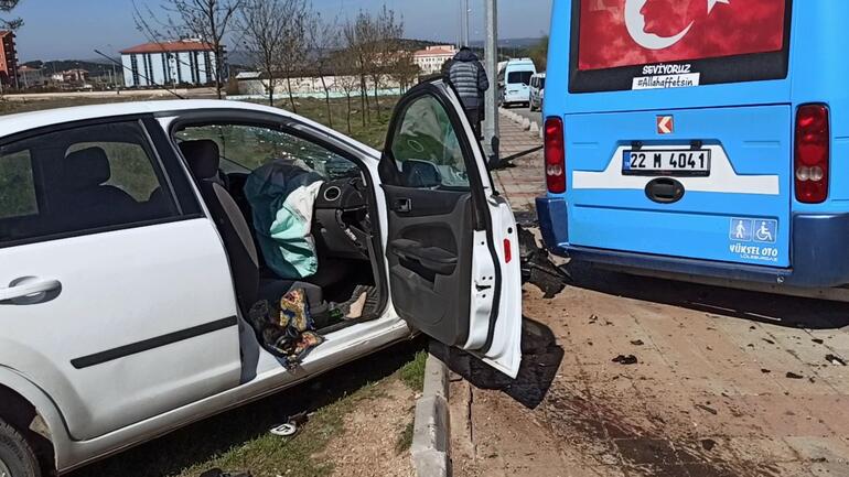 Edirne’de otomobil, yolcu minibüsüne çarptı: 5 yaralı