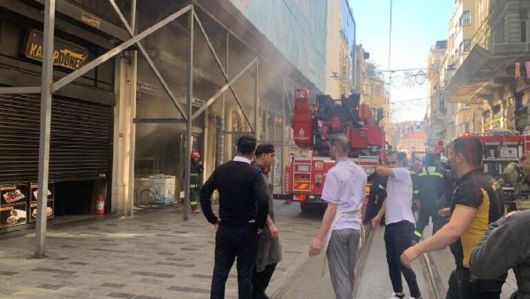 İstiklal Caddesi'nde restorandaki yangın kiliseye sıçradı