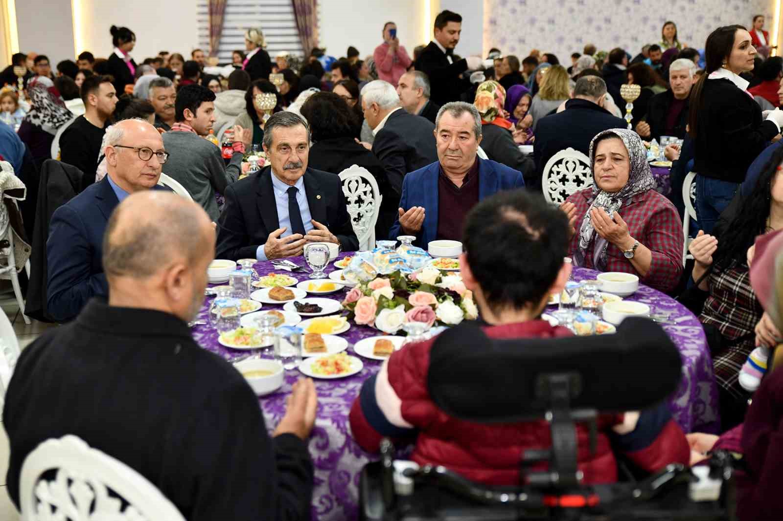 Ataç engelli bireyler ve aileleriyle iftarda buluştu