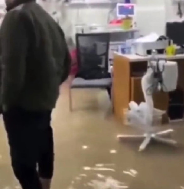 Şanlıurfa'da şiddetli yağış nedeniyle Eyyübiye Devlet Hastanesi'ni su bastı! Hastaların durumu içler acısı