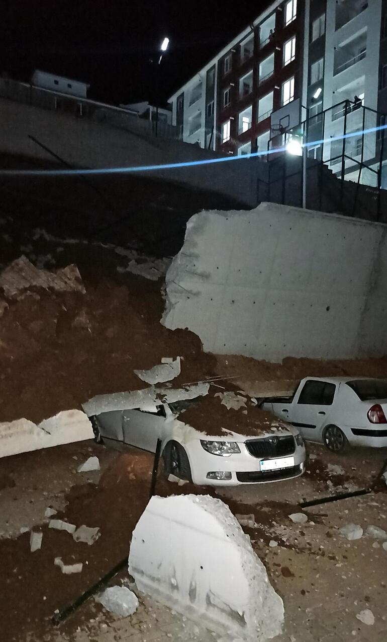Yozgat'ta istinat duvarı çöktü, 11 otomobil enkaz altında kaldı