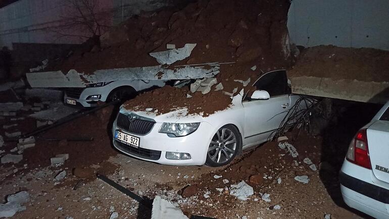 Yozgat'ta istinat duvarı çöktü, 11 otomobil enkaz altında kaldı