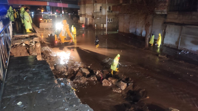 Sel felaketinde 16 kişinin can verdiği Şanlıurfa'da sağanak! Sokaklar yeniden göle döndü