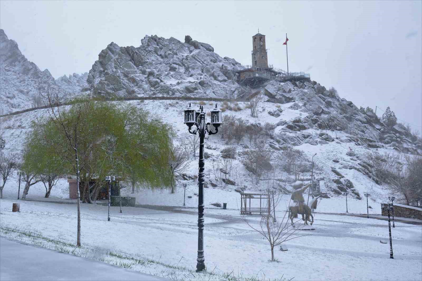 Sivrihisar ilçesinde kartpostallık kar manzaraları