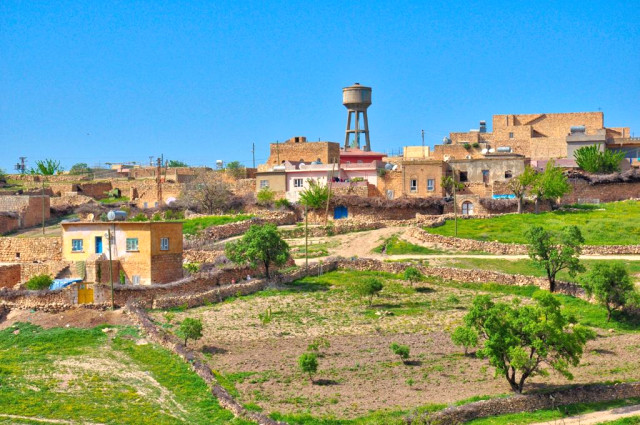 Mardin'de 2.000 yıllık tarihi köye taş ocağı kuruldu