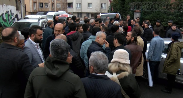 Evinin önünde sopalı saldırıya uğrayan Cemil Kılıç'ın basın açıklamasında gerginlik: 2 gözaltı