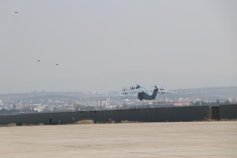 TSK’nın kargo uçağıyla selin vurduğu Şanlıurfa’ya personel ve araç sevki