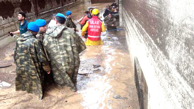 Son Dakika: Şanlıurfa'da alt geçitte bir kişinin daha cansız bedenine ulaşıldı, sel felaketinde hayatını kaybedenlerin sayısı 16'ya yükseldi