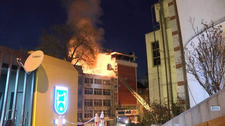 Ankara'da özel okul çatısında yangın