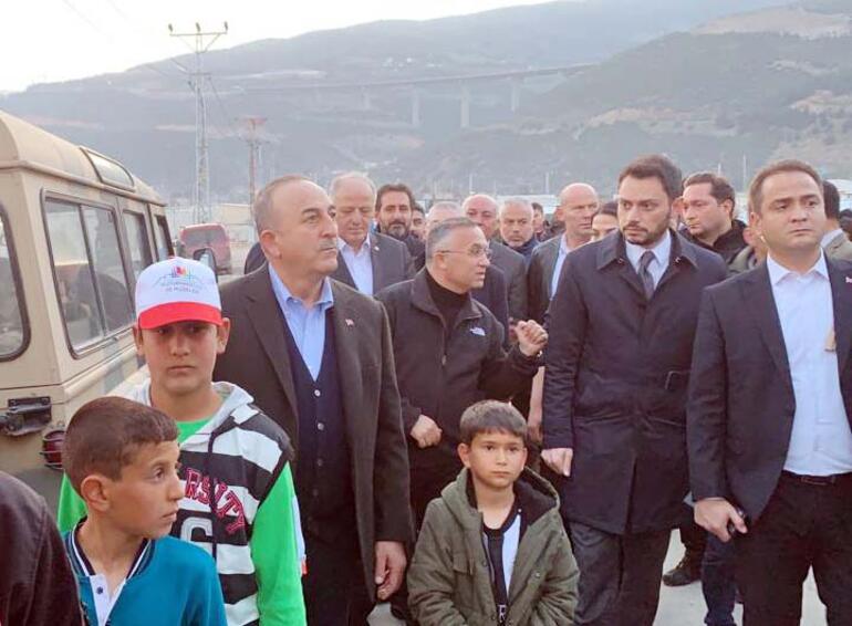 Bakan Çavuşoğlu, Gaziantep'te depremzedelerle iftar yaptı