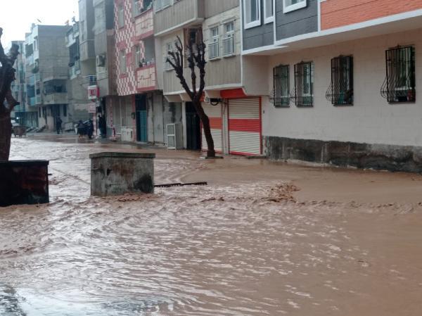 2 hafta sonra Şanlıurfa'yı yine sel vurdu: Ev ve iş yerlerini su bastı