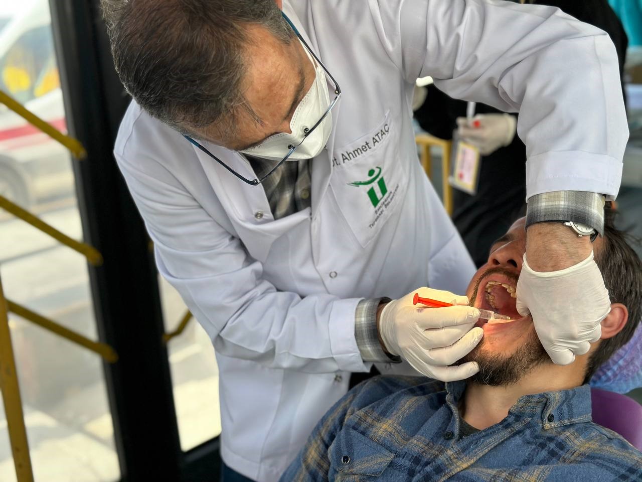 Mobil Diş Kliniği depremzedelere hizmet vermeye başladı