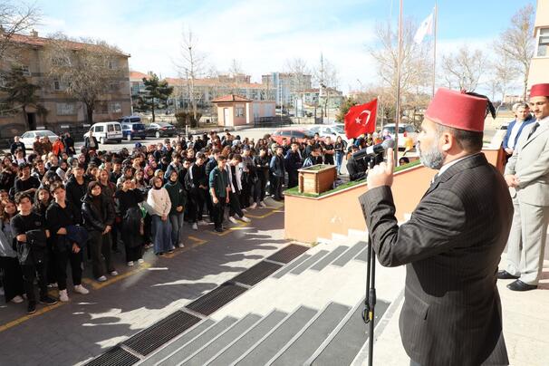 Karatay Belediyesi, İstiklal Marşı'nın yazılışı ve kabulü sürecini çat kapı tiyatro oyunuyla anlattı