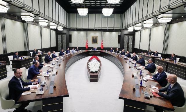 Cumhurbaşkanı Erdoğan, mevcut bakanlarla son kabine toplantısını gerçekleştiriyor