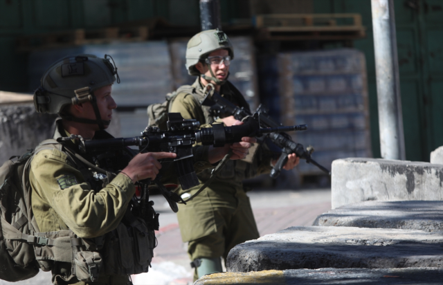 İsrail ordusu, abluka altındaki Gazze Şeridi'ne saldırmaya başladı
