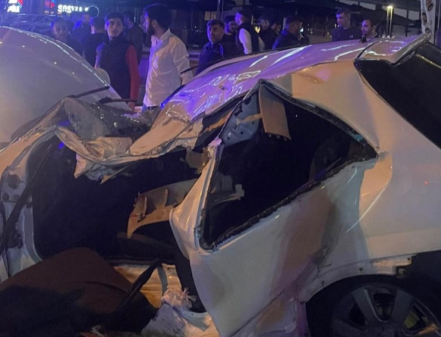 İstanbul'da yola fırlayan sürücü kendi kullandığı aracın altında kalarak can verdi! Kameralar anbean kaydetti
