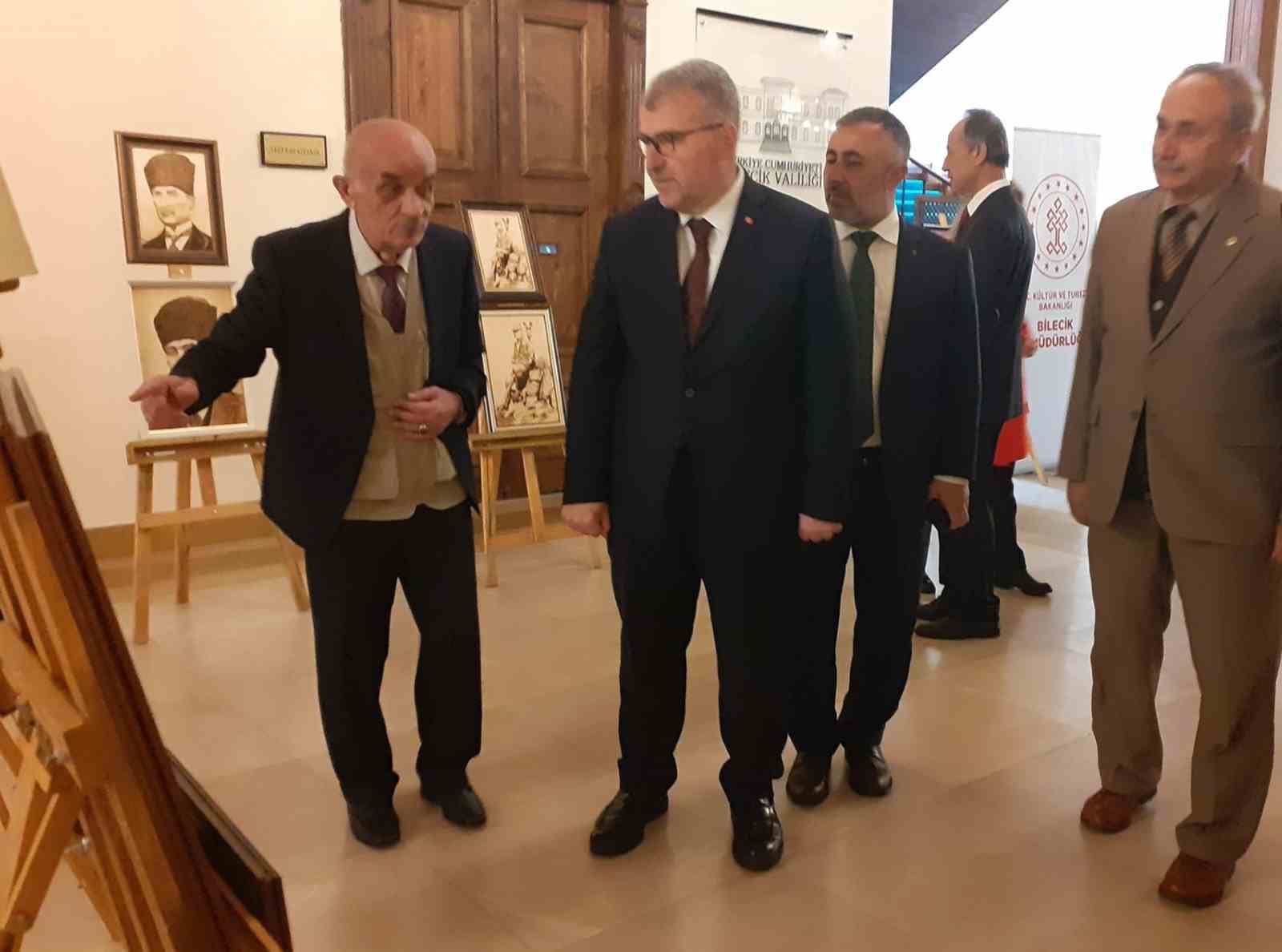 Bilecik’te ’Atatürk’ konulu resim sergisi açıldı