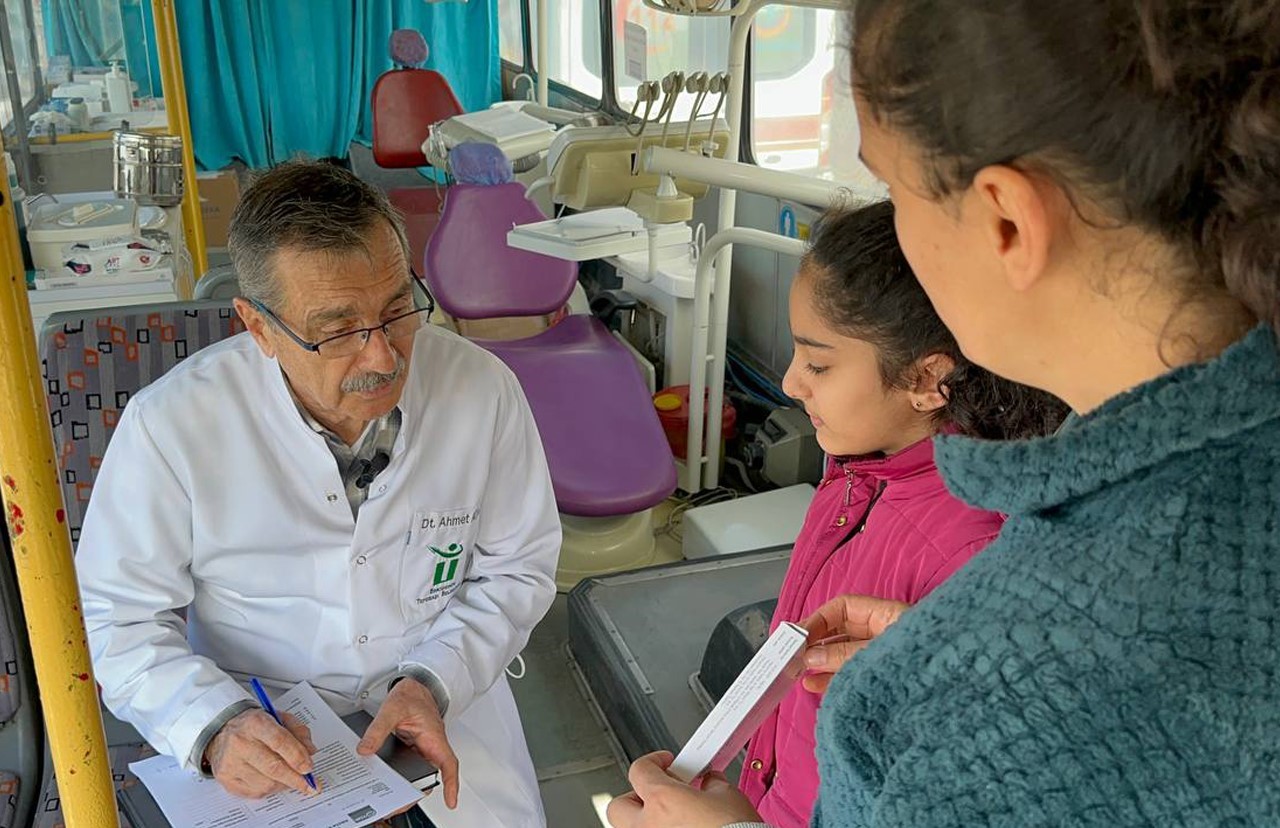 Mobil diş kliniği 3 bin 150 depremzedeye hizmet verdi