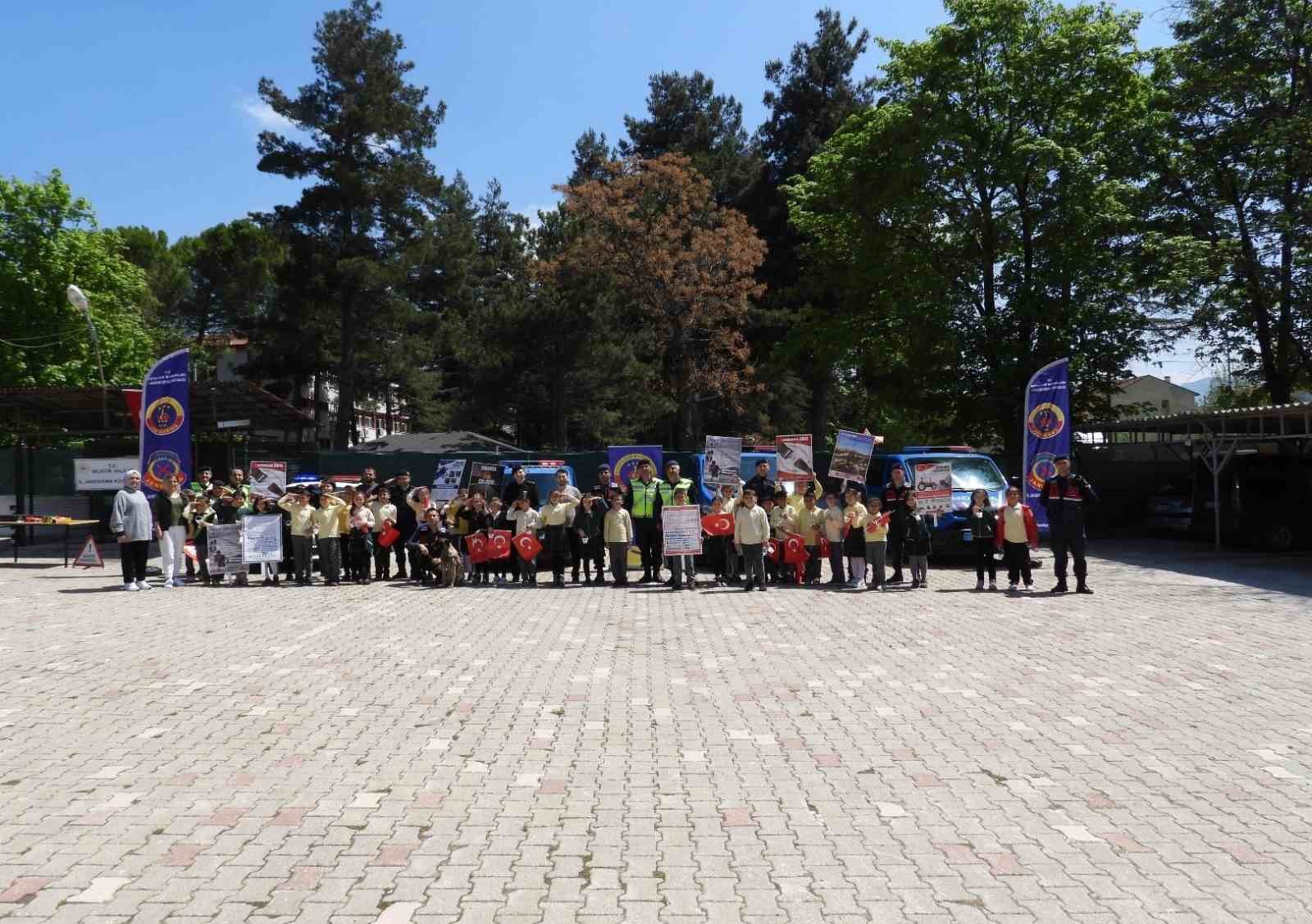 Bilecik’te jandarmandan çocuklara araç tanıtımı