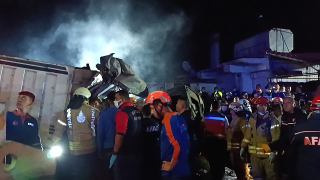 Hatay'da kamyonun kalabalığın arasına dalarak 6 kişinin ölümüne neden olduğu kazadan ilk görüntüler