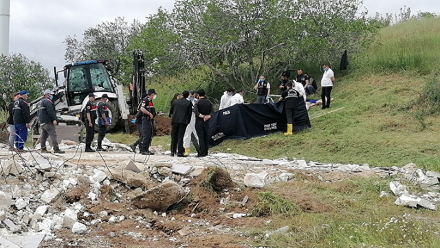 Silivri'de tarlaya gömülmüş 3 ceset bulundu! 2 yıl önce kaybolan aileye ait olduğu düşünülüyor