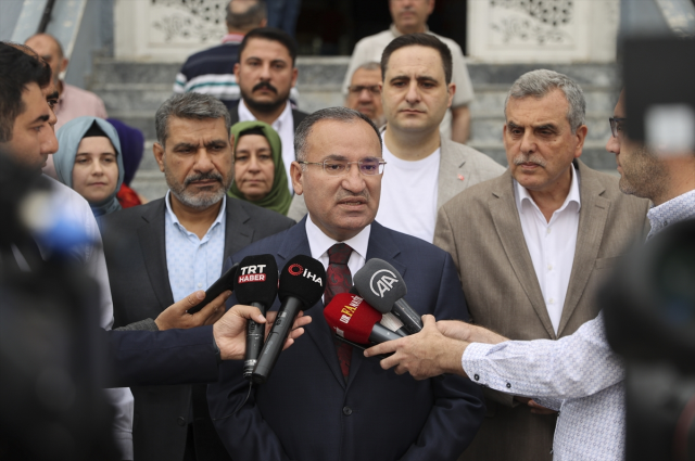 Adalet Bakanı Bekir Bozdağ oyunu kullandı: Milletin demokrasiye sahip çıkması mükemmel