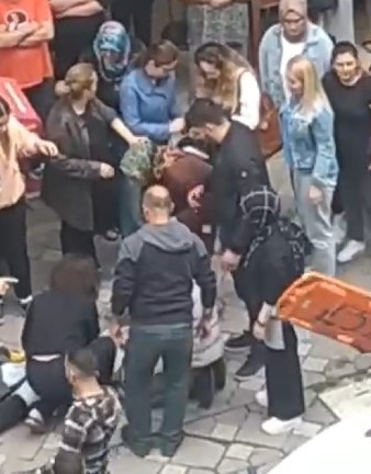 Kocaeli'de bir kişi, sokak ortasında karşılaştığı kadına kurşun yağdırdı