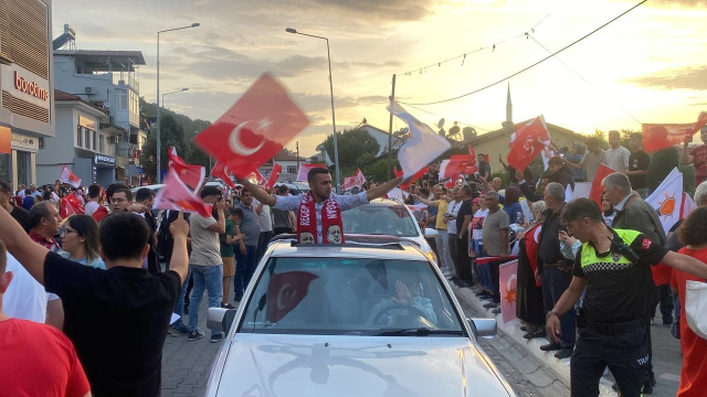 Erdoğan'ın seçim zaferini kutlayan vatandaşlar sokaklara akın etti! İşte yurdun dört bir yanından kareler