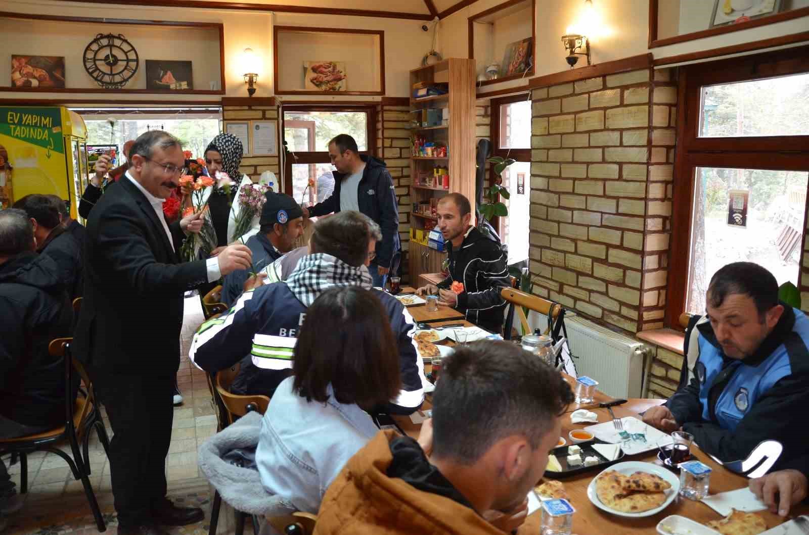 Başkan Doğan, belediye işçileriyle kahvaltıda bir araya geldi