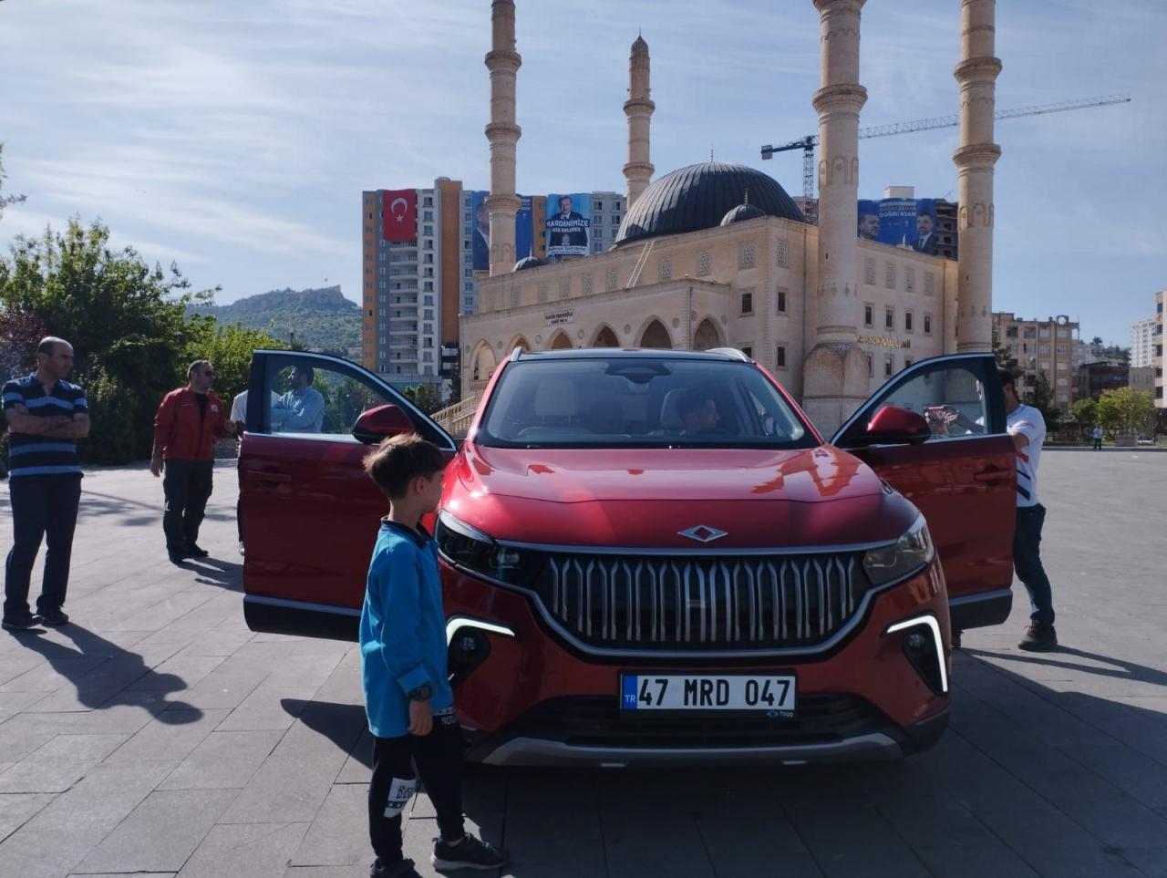 Yerli ve milli otomobil Togg'a Mardin'de büyük ilgi