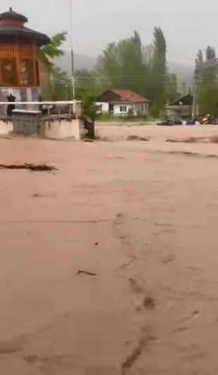 Balıköy’de aşırı yağışlar sele neden oldu