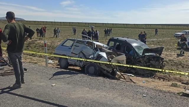 Konya'da ticari araç ile otomobil çarpıştı: 5 ölü, 2 yaralı