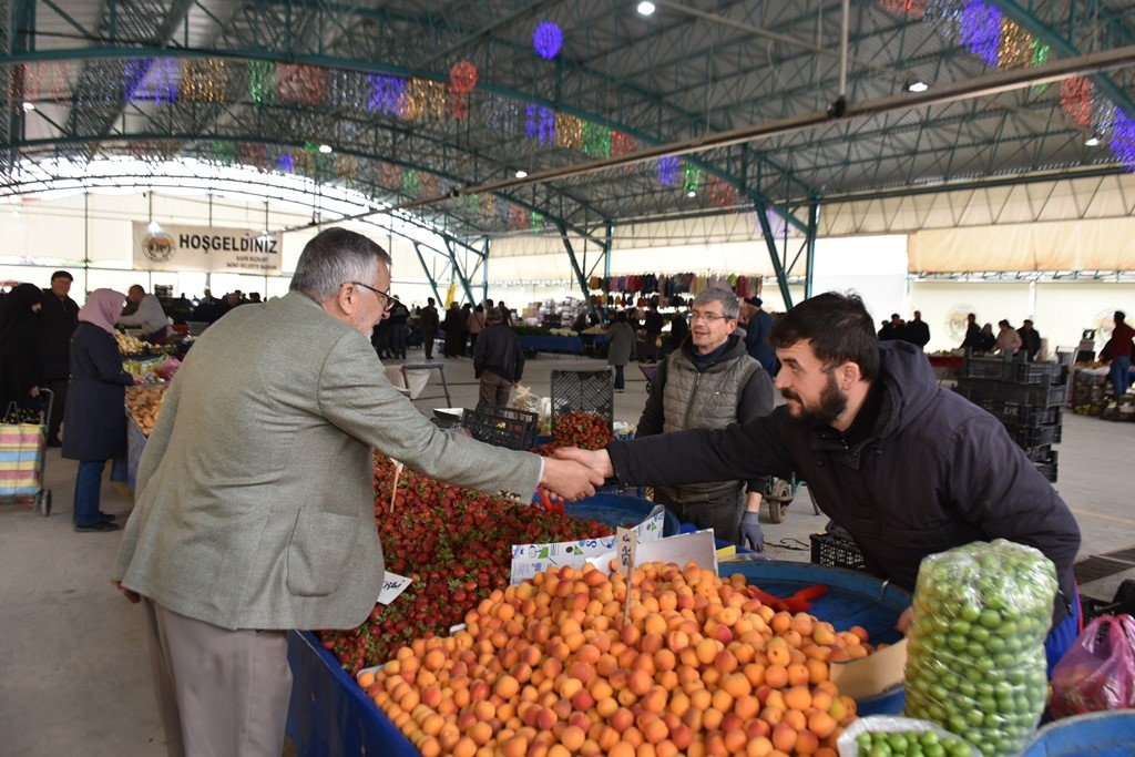 Başkan Bozkurt’tan pazar ziyareti