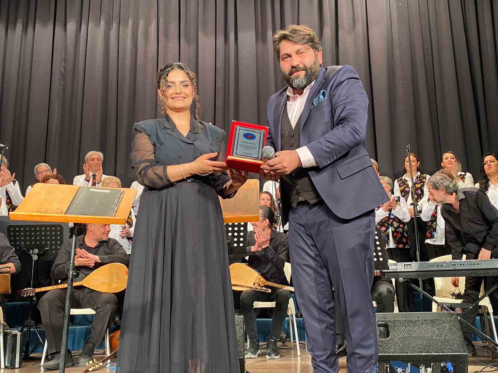 Türk Halk Müziği Korosunun ‘Sezon Ortası Yaz Konseri’ izleyicilerden tam not aldı