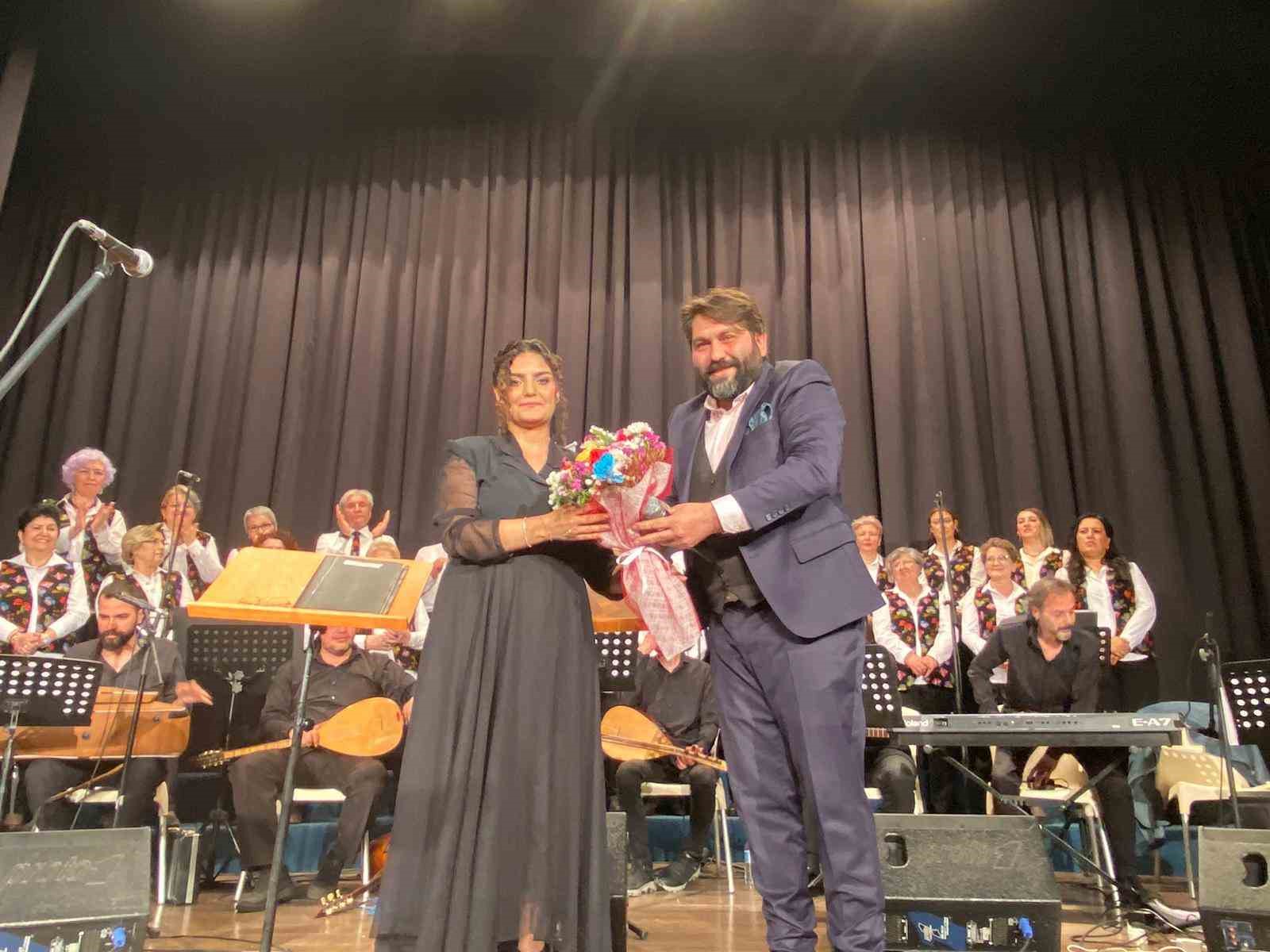 Türk Halk Müziği Korosunun ‘Sezon Ortası Yaz Konseri’ izleyicilerden tam not aldı