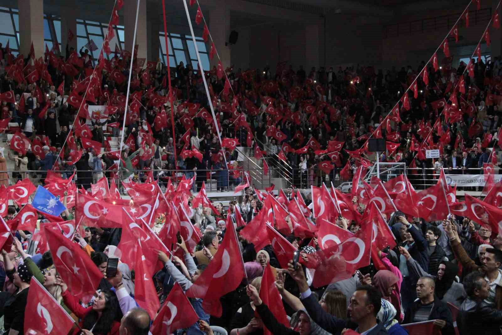 Cumhurbaşkanı Erdoğan: “Eskişehir pazar günü sandıkları patlatmaya hazır mı?”