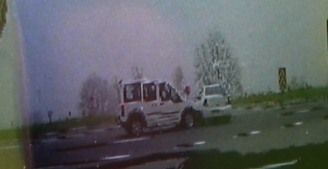 İki aracın çarpıştığı feci kaza kamerada: 1'i ağır 7 yaralı