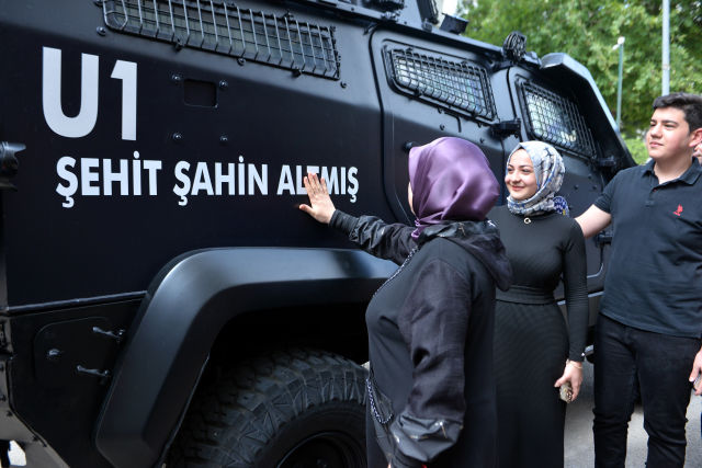 Şehit polisin adı verilen zırhlı araç evine getirildi! Ailesi duygu dolu anlar yaşadı