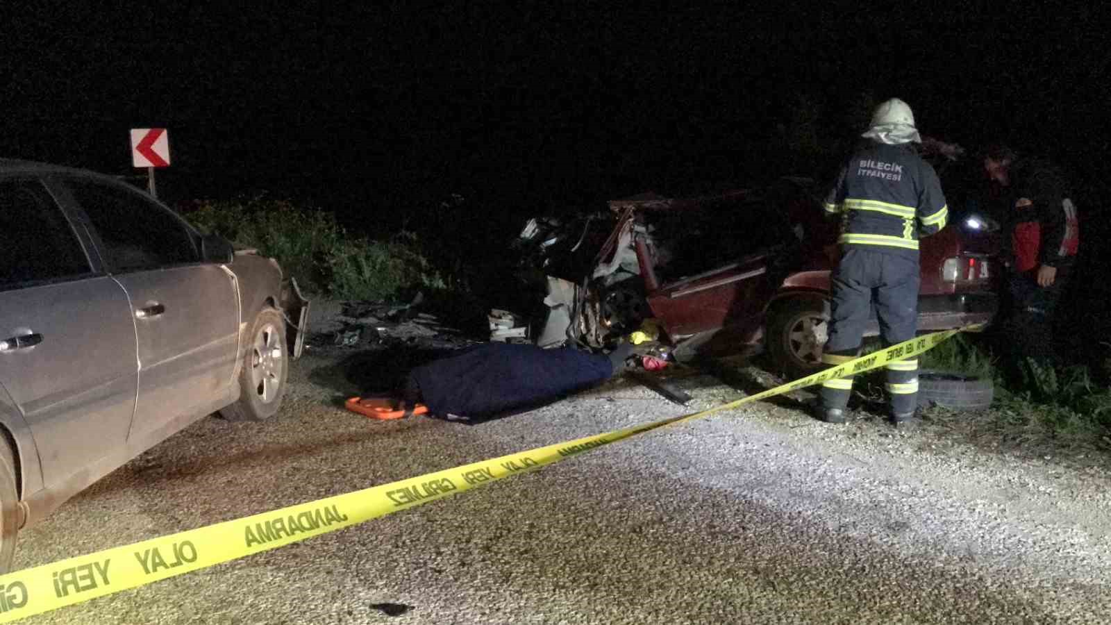 Bilecik’te iki otomobil kafa kafaya çarpıştı: 1 ölü