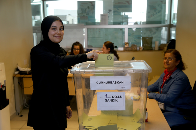 Cumhurbaşkanı Seçimi'nde yurt dışı ve gümrüklerde oy kullanan seçmen sayısı 1,5 milyonu aştı