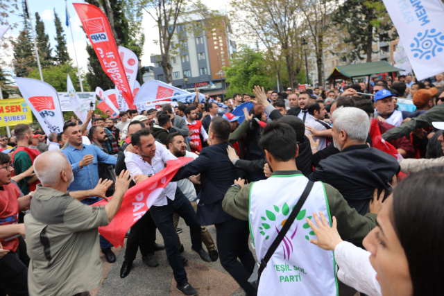 1 Mayıs kutlamalarında Memleket Partililer ile CHP'liler arasında kavga! Polis zor ayırdı