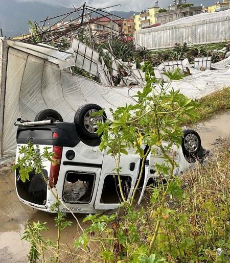Anamur'u vuran hortum felaketinin bilançosu: 13 kişi yaralandı, 100 sera zarar gördü