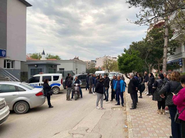 Balıkesir'de AK Parti seçim aracına müzik yayını yaptığı gerekçesiyle saldırı