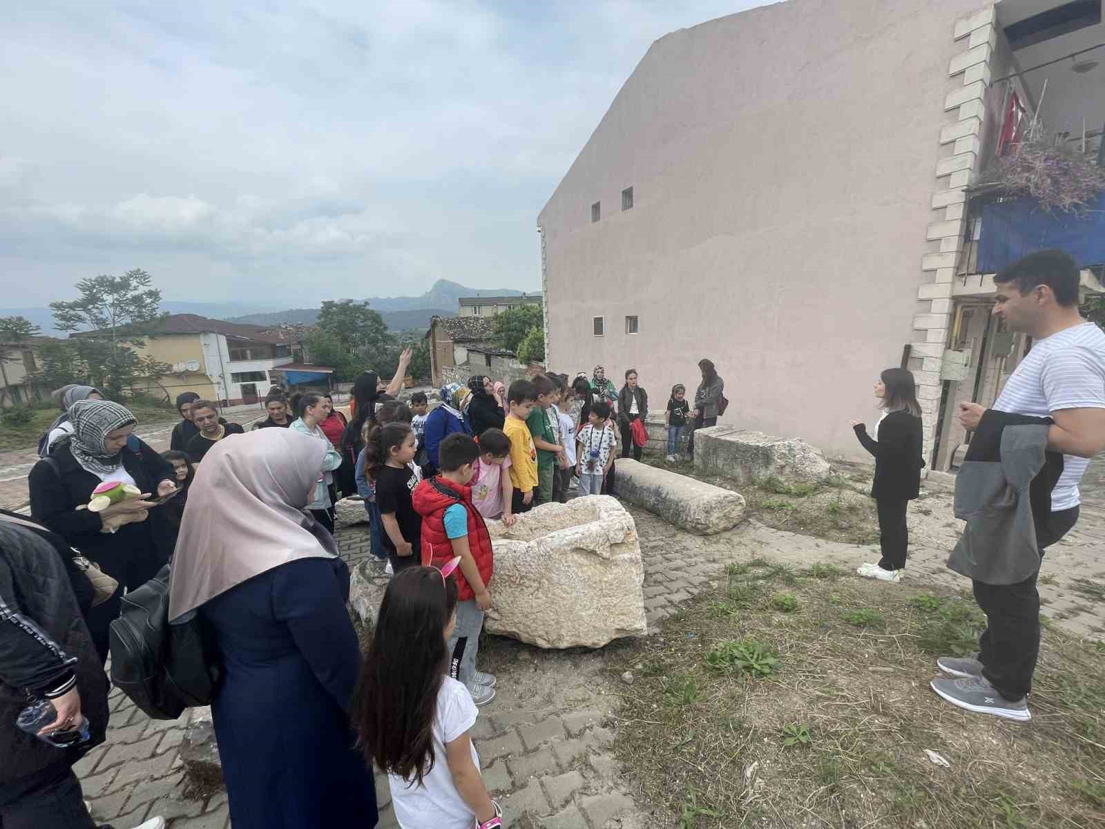 Öğrencilere ve ailelerine tarihi değerler tanıtıldı