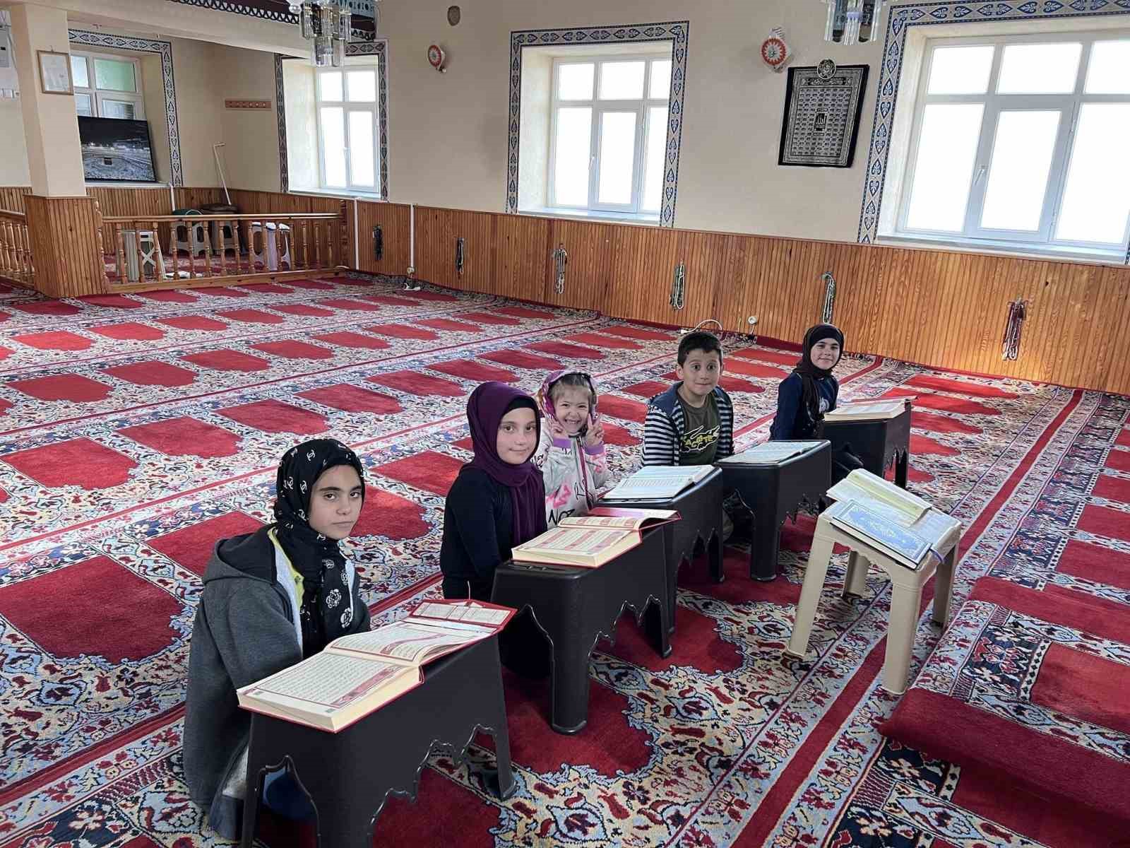 Hisarcık’ta çocuklara camide Kur’an eğitimi aralıksız devam ediyor