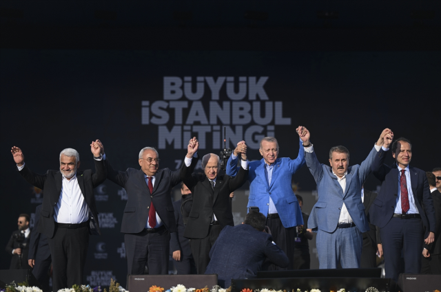 1 milyon 700 bin kişi katıldı! Cumhurbaşkanı Erdoğan'dan İstanbul mitingi mesajı: Burada kucaklaşmamız tesadüf değil