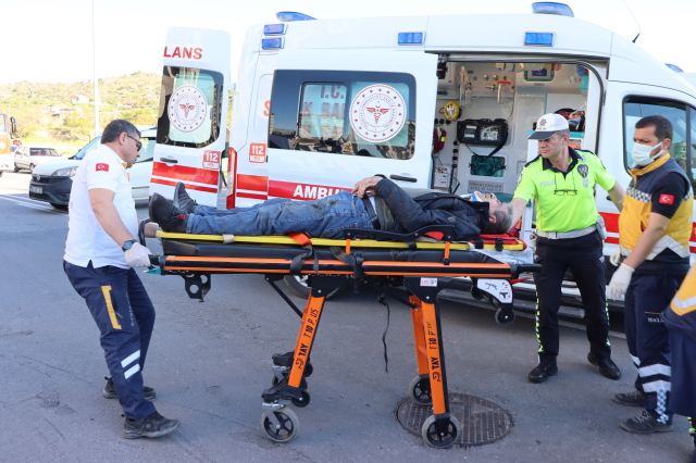 Tırın işçi servisine çarptığı kazada 33 kişi yaralandı! Yaşanan can pazarı kamerada