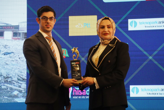 Av. Bedia Teymur'a Afet Bölgesi Özel Hizmet Ödülü verildi